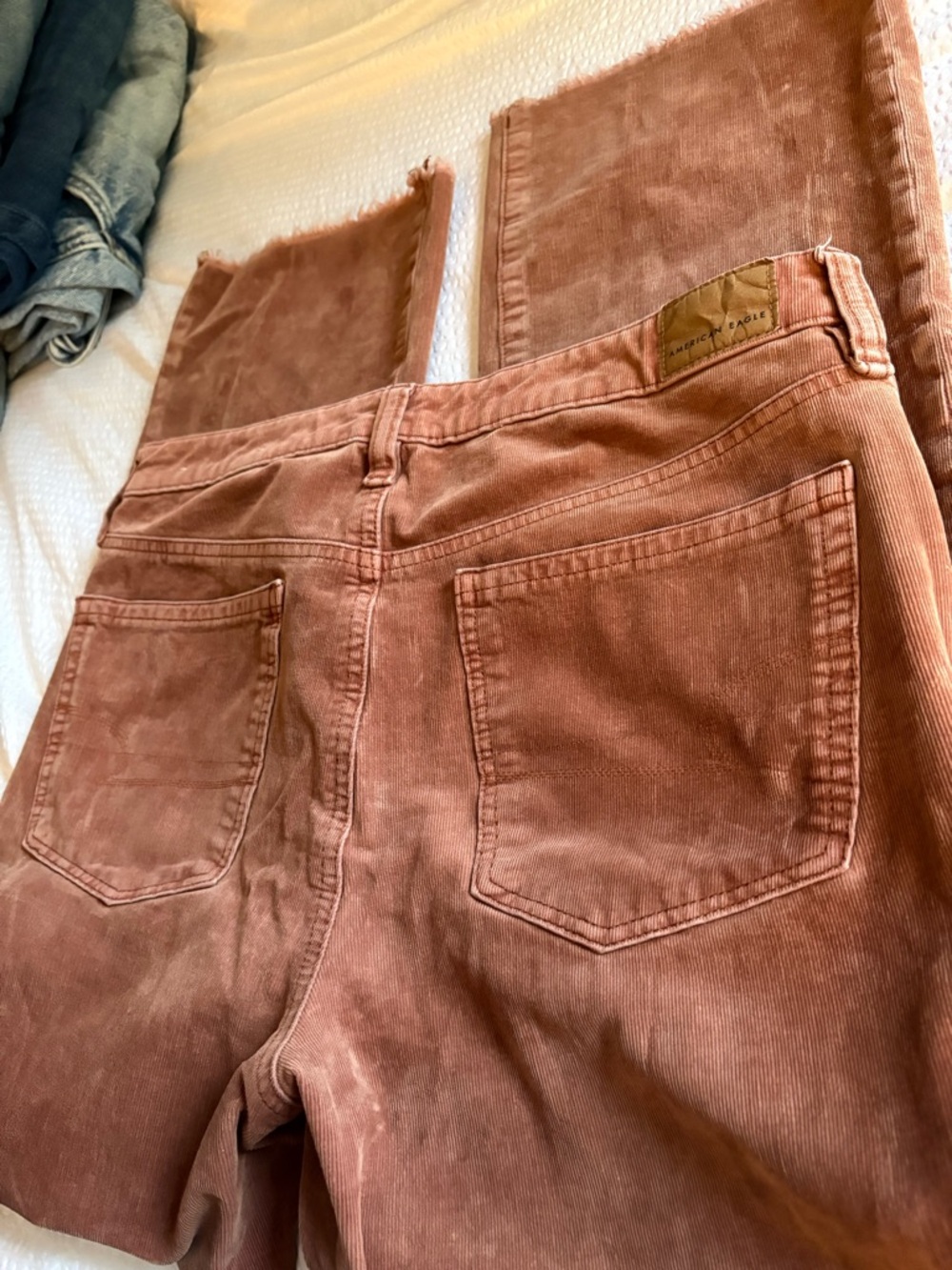 Women’s American Eagle Corduroy Jeans in Rust mauve Classic High-Rise Fit - Picture 3 of 3